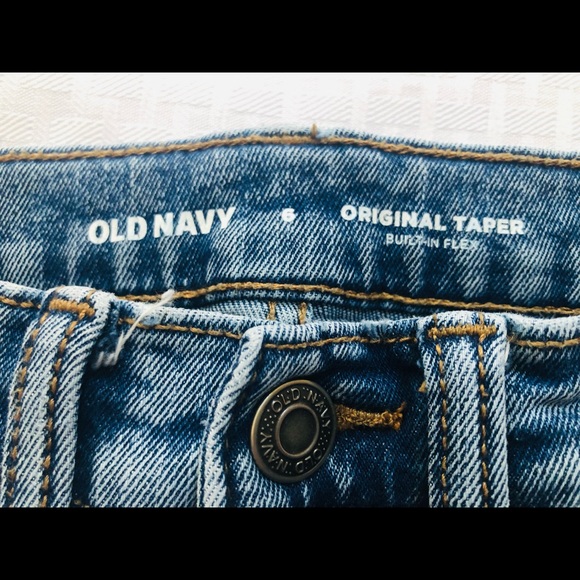 Old Navy Outfit - Original Taper Built-In Flex Blue Jeans and Old Navy Camo Top - Picture 4 of 4